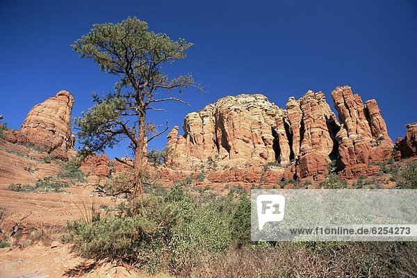 sehen  folgen  Steilküste  Turm  Nordamerika  rot  Arizona  Pfeilzeichen  Pfeil  zerbrochen  Sandstein  Sedona