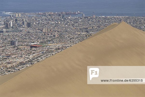 über  Großstadt  Sand  Düne  groß  großes  großer  große  großen  Chile  Südamerika