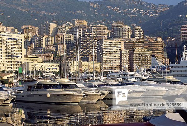 Hafen Europa über Gebäude Hochhaus Anker Kreuzfahrtschiff Monaco