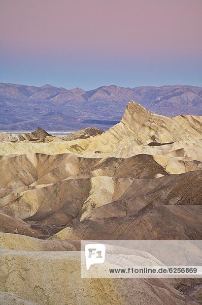Vereinigte Staaten von Amerika  USA  Sonnenaufgang  männlich - Mensch  Anordnung  Leuchtturm  Nordamerika  Erosion  Vorgebirge  Death Valley Nationalpark  Bake  Kalifornien