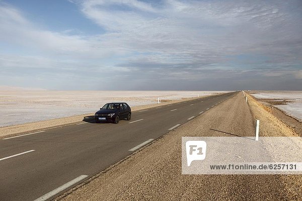 Nordafrika , zwischen, inmitten, mitten , Auto , Bundesstraße , Afrika , Tozeur , Tunesien