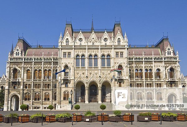 The neo-gothic Hungarian Parliament building front entrance  designed by Imre Steindl  Budapest  Hungary  Europe