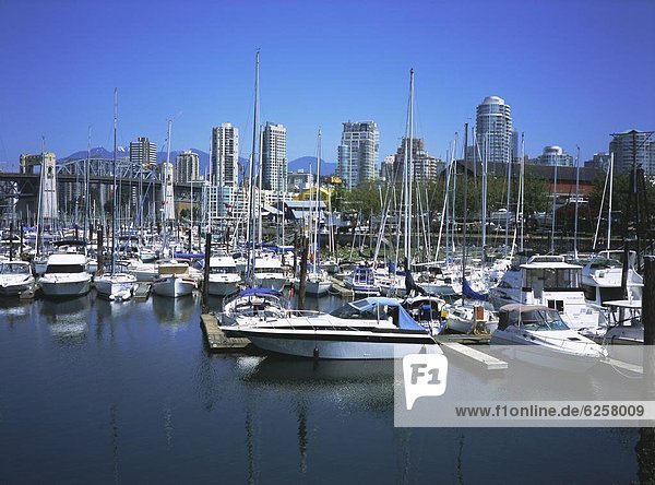 Boot  Brücke  vertäut  Insel  Nordamerika  Bach  unaufrichtig  British Columbia  Kanada  Innenstadt  Vancouver