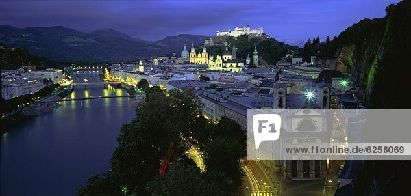 Europa  Großstadt  Ansicht  Erhöhte Ansicht  Aufsicht  heben  Österreich  alt  Salzburg