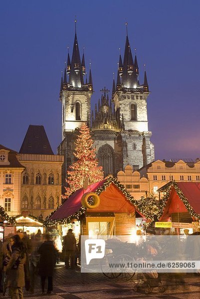 Prag  Hauptstadt  Europa  Stadt  Kathedrale  Quadrat  Quadrate  quadratisch  quadratisches  quadratischer  Weihnachten  Tschechische Republik  Tschechien  Gotik  Tyn  UNESCO-Welterbe  Markt  alt