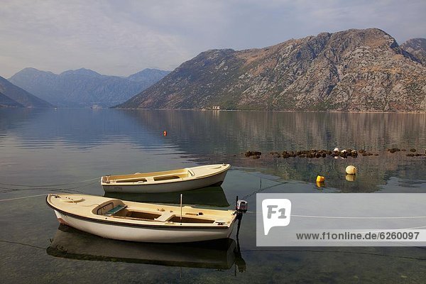 Europa  Boot  vertäut  UNESCO-Welterbe  Bucht  Fjord  Kotor  Montenegro