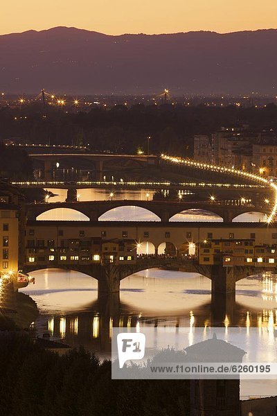 View of the Ponte Vecchio and River Arno in evening light from the Piazzale Michelangelo  Florence  UNESCO World Heritage Site  Tuscany  Italy  Europe