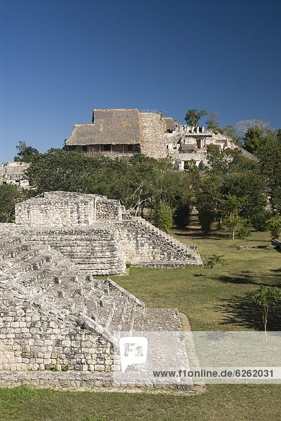 Zwilling - Person  Hintergrund  Nordamerika  Mexiko  Fokus auf den Vordergrund  Fokus auf dem Vordergrund  Akropolis  Yucatan