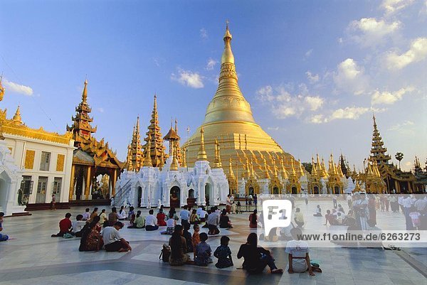 groß großes großer große großen Myanmar Pagode