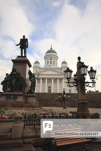 Helsinki  Hauptstadt  Europa  Kathedrale  Quadrat  Quadrate  quadratisch  quadratisches  quadratischer  Statue  Finnland