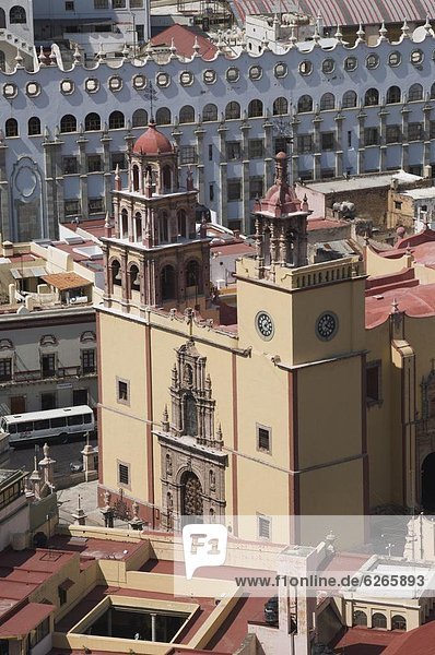 hinter gelb Gebäude blau Nordamerika Mexiko Fokus auf den Vordergrund Fokus auf dem Vordergrund UNESCO-Welterbe Basilika grau Universität