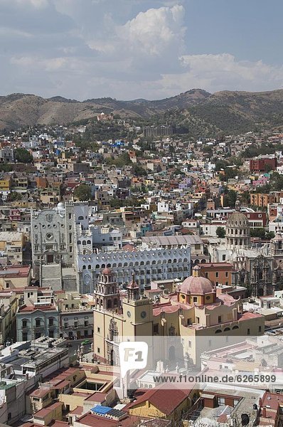 hinter gelb Gebäude blau Nordamerika Mexiko Fokus auf den Vordergrund Fokus auf dem Vordergrund UNESCO-Welterbe Basilika grau Universität