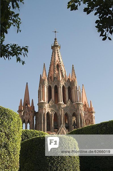 La Parroquia  church notable for its fantastic Neo-Gothic exterior  San Miguel de Allende (San Miguel)  Gua0juato State  Mexico  North America