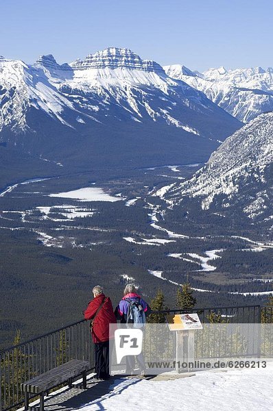 Two women and the Bow Valley from the top of Sulphur Mountain  Banff 0tio0l Park  UNESCO World Heritage Site  Alberta  Ca0da  North America