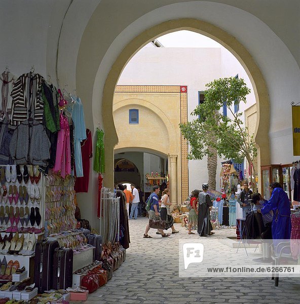 Souvenir stalls inside shopping and restaurant complex  the Medina  Yasmine Hammamet  Cap Bon  Tunisia  North Africa  Africa