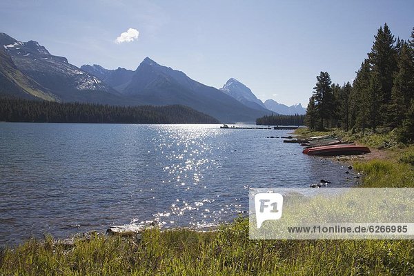 Morgen  Beleuchtung  Licht  Küste  See  Nordamerika  Kanu  Rocky Mountains  Maligne Lake  Jasper Nationalpark  UNESCO-Welterbe  British Columbia  Kanada