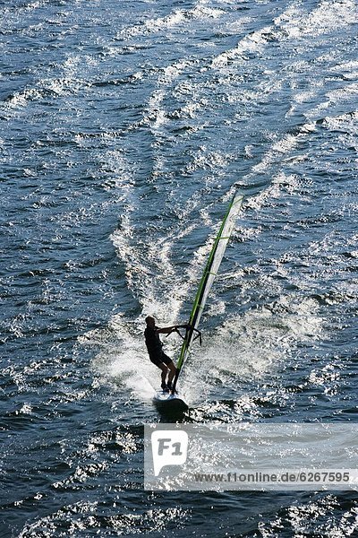 Windsurfer surfer Europa Italien Langensee Lago Maggiore