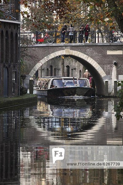 Europa  unterhalb  Großstadt  Tagesausflug  Brücke  Niederlande  Containerschiff  niederländisch  Utrecht