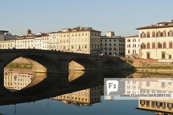 Europa  Fluss  Spiegelung  Arno  UNESCO-Welterbe  Florenz  Italien  Toskana