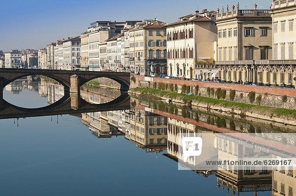 Europa  Fluss  Spiegelung  Arno  UNESCO-Welterbe  Florenz  Italien  Toskana