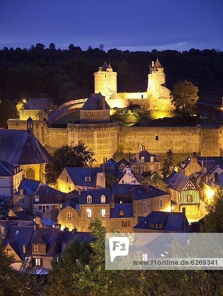 Frankreich  Europa  Palast  Schloß  Schlösser  Nacht  Stadt  Bretagne  alt