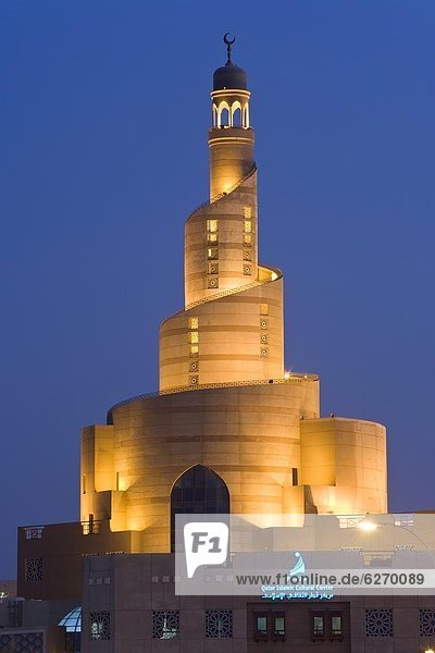spiralförmig  spiralig  Spirale  Spiralen  spiralförmiges   Islam  groß  großes  großer  große  großen  Naher Osten  Doha  Irak  Moschee