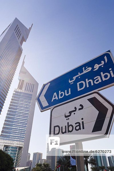 Vereinigte Arabische Emirate  VAE  Straße  Fernverkehrsstraße  Zeichen  frontal  Naher Osten  Dubai  Signal