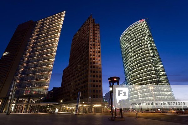 Berlin Hauptstadt Europa Hochhaus Abenddämmerung Deutschland