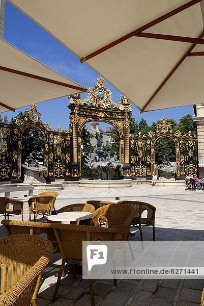 Frankreich Europa Restaurant Eingang Jeans UNESCO-Welterbe vergoldet Eisen Lothringen