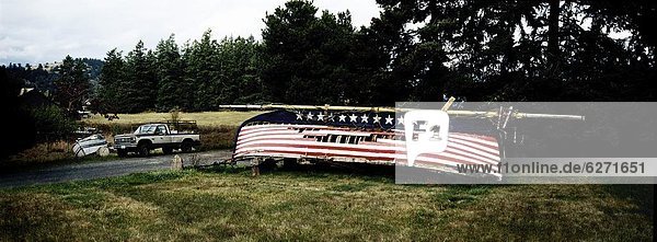 Vereinigte Staaten von Amerika  USA  sternförmig  Boot  Nordamerika  streichen  streicht  streichend  anstreichen  anstreichend  Streifen  Kingston upon Hull  Ruine  umgedreht  Washington State