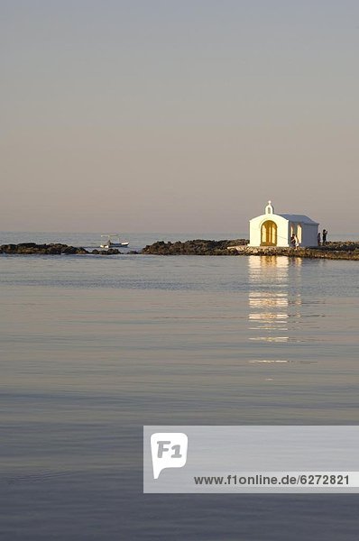 nahe  Europa  waschen  klein  weiß  Kirche  Dorf  Kai  Kreta  Ende  Griechenland