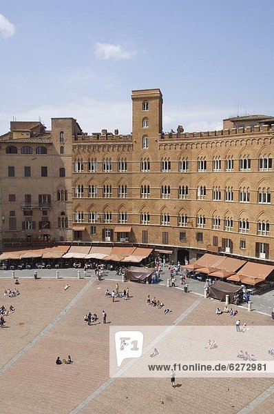 View of the Piazza del Campo from the Palazzo Pubblico  Sie0  UNESCO World Heritage Site  Tuscany  Italy  Europe