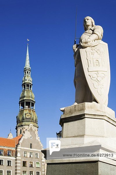 Europa  Stadt  Kirche  Quadrat  Quadrate  quadratisch  quadratisches  quadratischer  Statue  Riga  Hauptstadt  Lettland  alt  Roland
