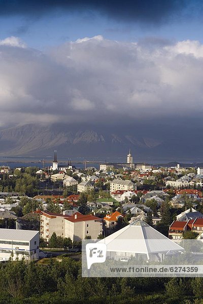 Reykjavik  Hauptstadt  Berg  über  Gebäude  Großstadt  bunt  Ansicht  Erhöhte Ansicht  Aufsicht  heben  Island