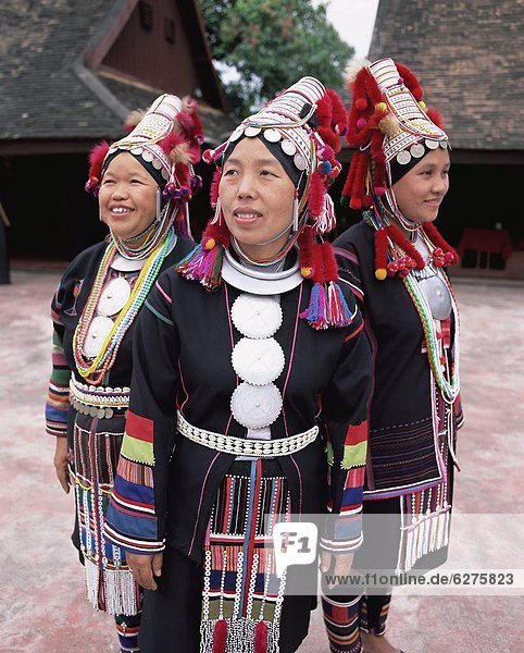 Portrait Frau Hügel 3 Südostasien Kleid Volksstamm Stamm