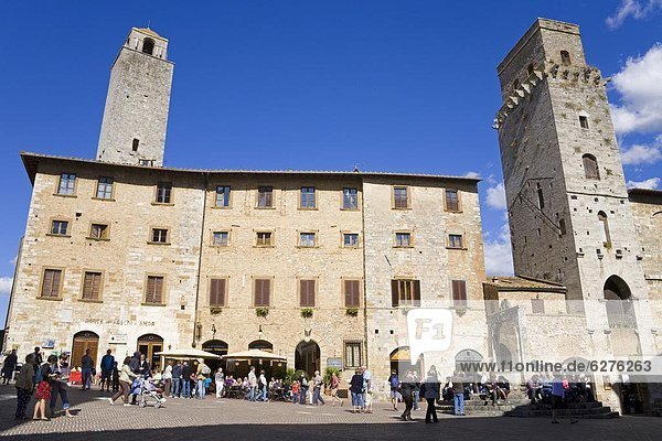 Piazza in San Gimignano  UNESCO World Heritage Site  Tuscany  Italy  Europe