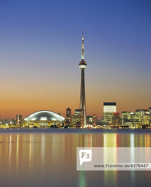 Skyline  Skylines  Abend  Großstadt  Turm  Ontario  Toronto