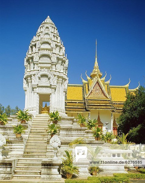 Stupa of Sihanouk's daughter  Royal Palace  Phnom Penh  Cambodia