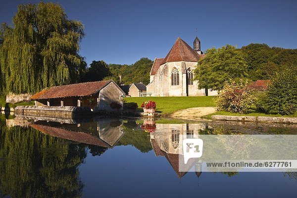 Frankreich  Europa  klein  Kirche  Heiligtum  Burgund