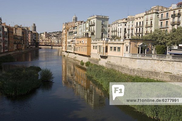 Gebäude Brücke Kathedrale streichen streicht streichend anstreichen anstreichend Helligkeit Bank Kreditinstitut Banken Katalonien Girona Spanien