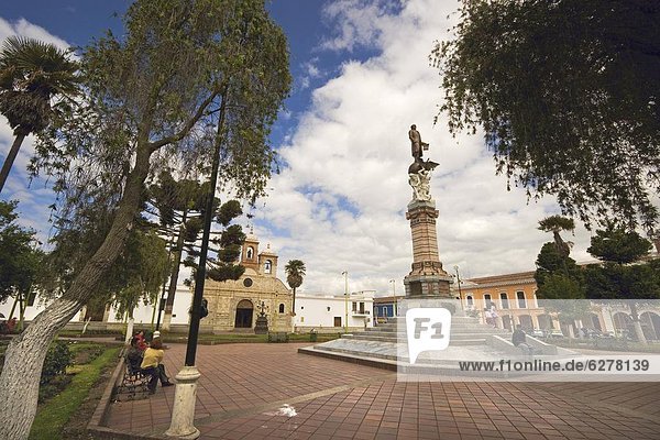 Lifestyle  Kathedrale  Statue  Ländliches Motiv  ländliche Motive  Ecuador  Südamerika