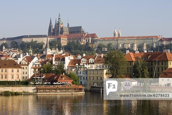 Prag  Hauptstadt  Europa  Fluss  Tschechische Republik  Tschechien  Moldau  Altstadt  UNESCO-Welterbe