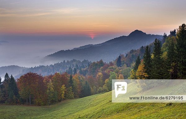 Ljubljana  Hauptstadt  Europa  über  Sonnenaufgang  Dunst  Herbst  Slowenien