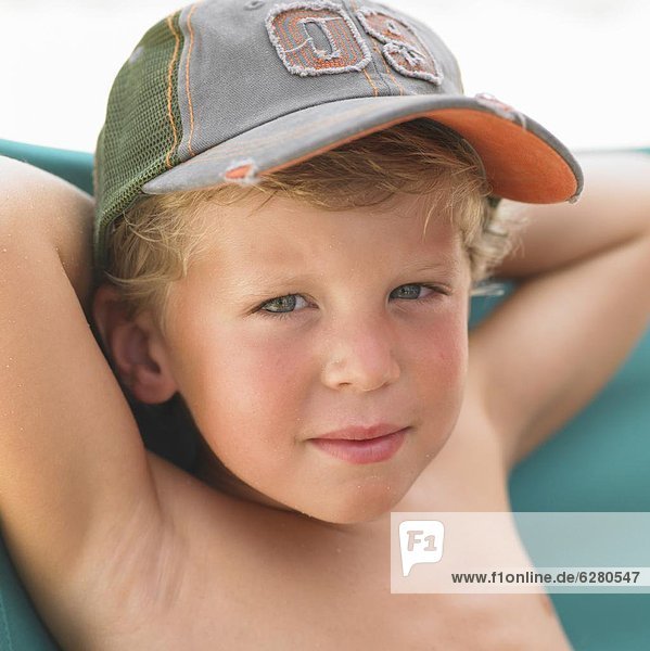 Junge - Person  sonnenbaden  sonnen