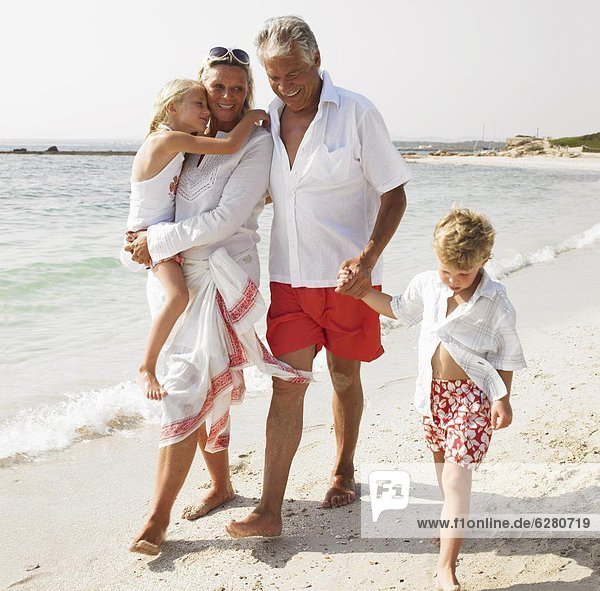 Grandparents and grandchildren (6-8) on beach