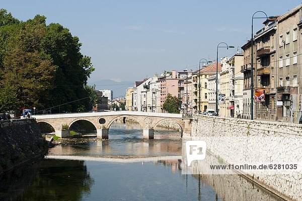 Sarajevo  Hauptstadt  Europa  über  Brücke  Fluss  Bosnien-Herzegowina  Mord  Platz