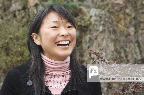 Porträt des jungen chinesischen Frau  Stadt Huangshan (Tunxi)  Provinz Anhui  China  Asien