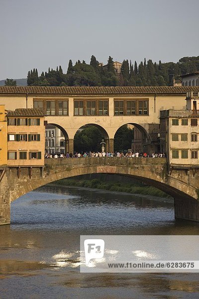 Ponte Vecchio over the River Arno  Florence  Tuscany  Italy  Europe