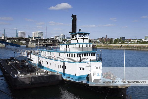Schifffahrtsmuseum am Willamette River Waterfront Park  Portland  Oregon  Vereinigte Staaten von Amerika  Nordamerika