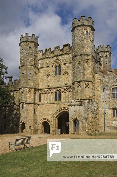 The entrance gatetower to Battle Abbey  site of the Battle of Hastings  1066  Battle  East Sussex  England  United Kingdom  Europe